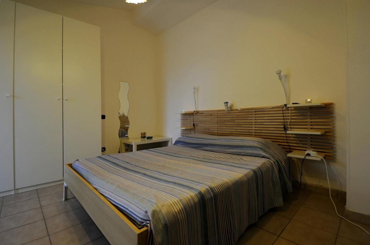 פיומיצ'ינו A La Vue Chambre Bagno Condiviso Shared Both2Piano No Lift No Navetta A Pagamento Aria Condizionata Ed Extra Bed 3 Minuti A Piedi Da Bus Per Fiera Di Roma מראה חיצוני תמונה