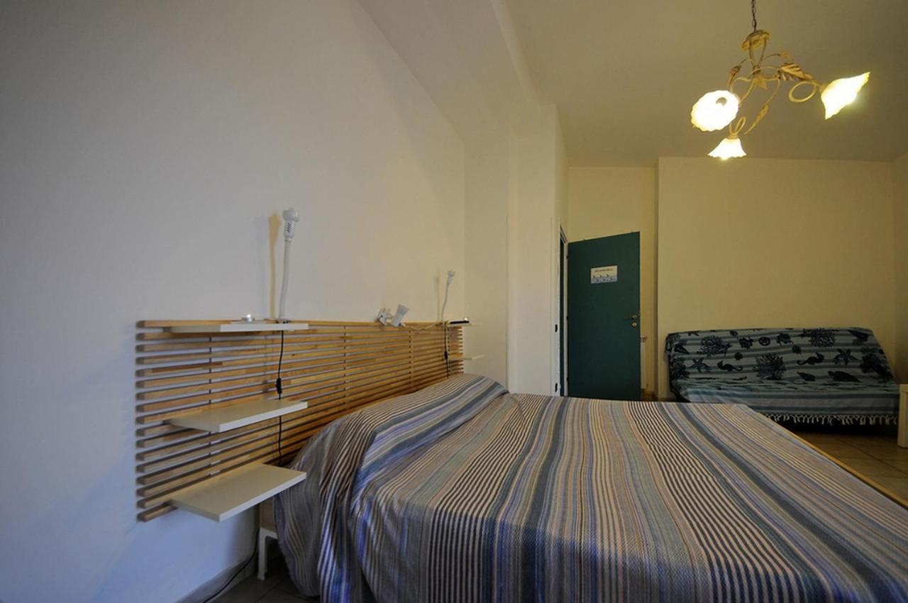 פיומיצ'ינו A La Vue Chambre Bagno Condiviso Shared Both2Piano No Lift No Navetta A Pagamento Aria Condizionata Ed Extra Bed 3 Minuti A Piedi Da Bus Per Fiera Di Roma מראה חיצוני תמונה