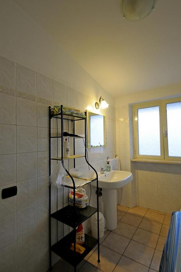 פיומיצ'ינו A La Vue Chambre Bagno Condiviso Shared Both2Piano No Lift No Navetta A Pagamento Aria Condizionata Ed Extra Bed 3 Minuti A Piedi Da Bus Per Fiera Di Roma מראה חיצוני תמונה