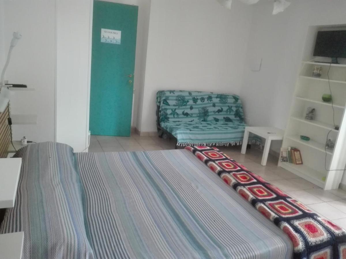 פיומיצ'ינו A La Vue Chambre Bagno Condiviso Shared Both2Piano No Lift No Navetta A Pagamento Aria Condizionata Ed Extra Bed 3 Minuti A Piedi Da Bus Per Fiera Di Roma מראה חיצוני תמונה
