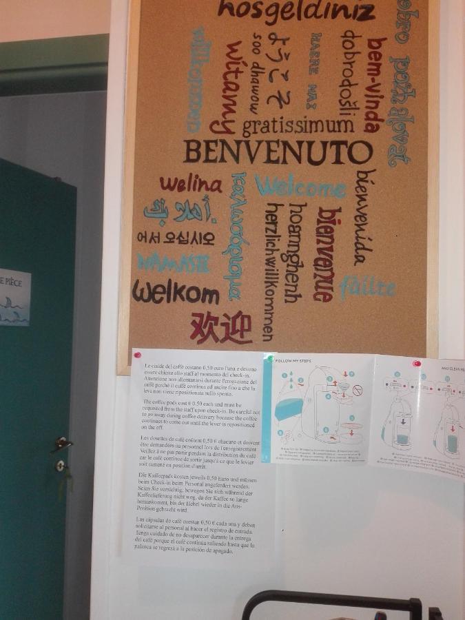 פיומיצ'ינו A La Vue Chambre Bagno Condiviso Shared Both2Piano No Lift No Navetta A Pagamento Aria Condizionata Ed Extra Bed 3 Minuti A Piedi Da Bus Per Fiera Di Roma מראה חיצוני תמונה