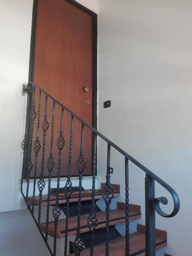 פיומיצ'ינו A La Vue Chambre Bagno Condiviso Shared Both2Piano No Lift No Navetta A Pagamento Aria Condizionata Ed Extra Bed 3 Minuti A Piedi Da Bus Per Fiera Di Roma מראה חיצוני תמונה