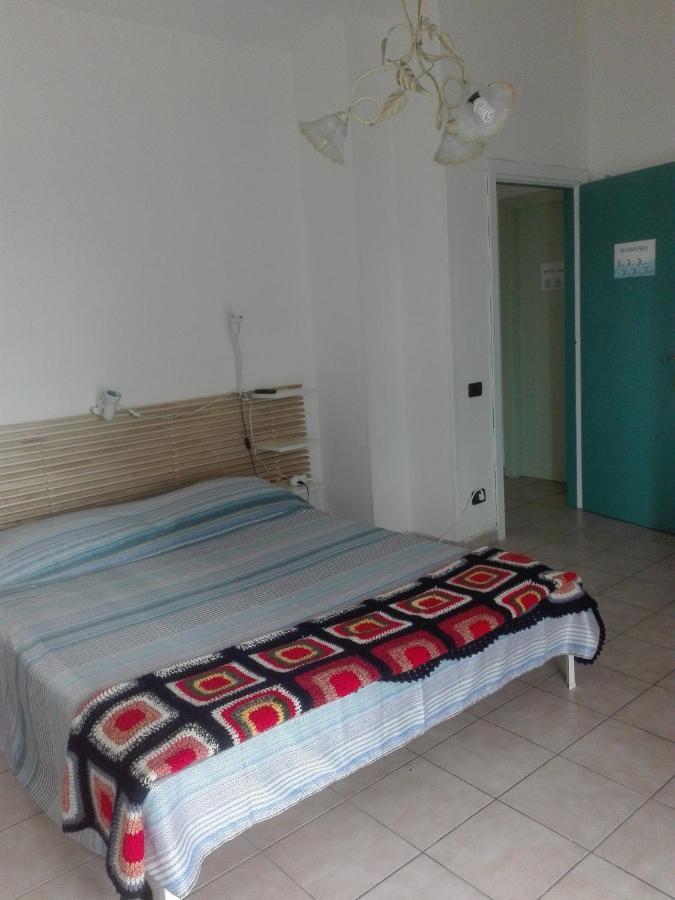 פיומיצ'ינו A La Vue Chambre Bagno Condiviso Shared Both2Piano No Lift No Navetta A Pagamento Aria Condizionata Ed Extra Bed 3 Minuti A Piedi Da Bus Per Fiera Di Roma מראה חיצוני תמונה