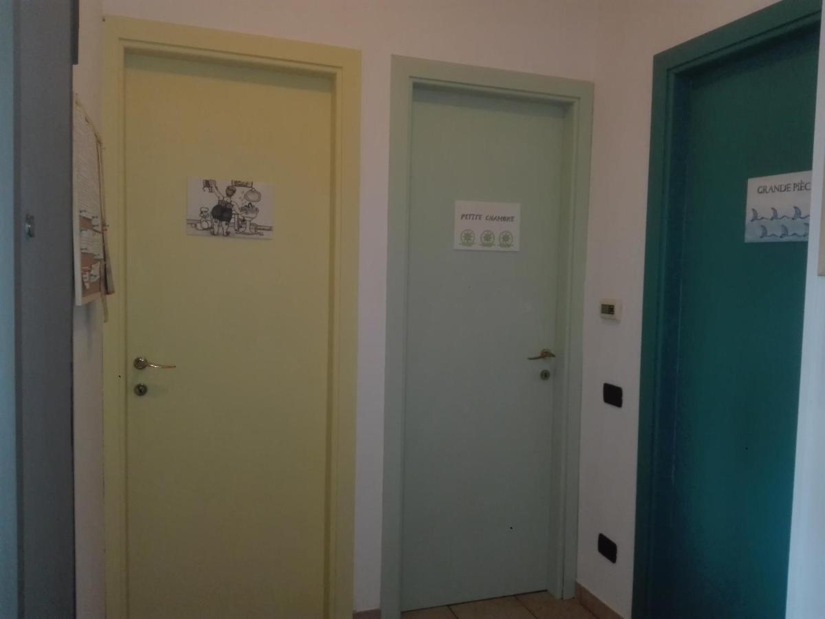 פיומיצ'ינו A La Vue Chambre Bagno Condiviso Shared Both2Piano No Lift No Navetta A Pagamento Aria Condizionata Ed Extra Bed 3 Minuti A Piedi Da Bus Per Fiera Di Roma מראה חיצוני תמונה