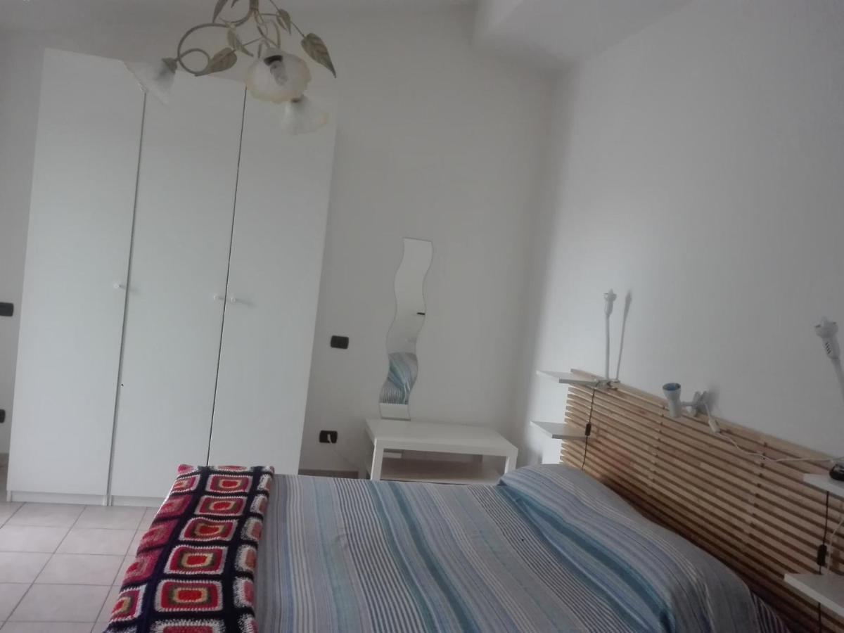 פיומיצ'ינו A La Vue Chambre Bagno Condiviso Shared Both2Piano No Lift No Navetta A Pagamento Aria Condizionata Ed Extra Bed 3 Minuti A Piedi Da Bus Per Fiera Di Roma מראה חיצוני תמונה