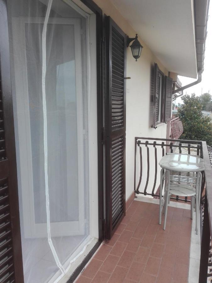 פיומיצ'ינו A La Vue Chambre Bagno Condiviso Shared Both2Piano No Lift No Navetta A Pagamento Aria Condizionata Ed Extra Bed 3 Minuti A Piedi Da Bus Per Fiera Di Roma מראה חיצוני תמונה