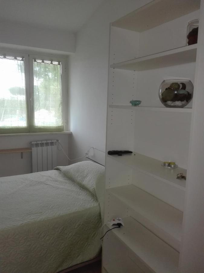 פיומיצ'ינו A La Vue Chambre Bagno Condiviso Shared Both2Piano No Lift No Navetta A Pagamento Aria Condizionata Ed Extra Bed 3 Minuti A Piedi Da Bus Per Fiera Di Roma מראה חיצוני תמונה