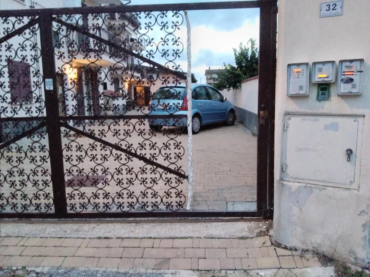 פיומיצ'ינו A La Vue Chambre Bagno Condiviso Shared Both2Piano No Lift No Navetta A Pagamento Aria Condizionata Ed Extra Bed 3 Minuti A Piedi Da Bus Per Fiera Di Roma מראה חיצוני תמונה