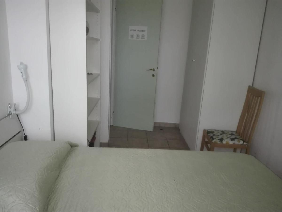פיומיצ'ינו A La Vue Chambre Bagno Condiviso Shared Both2Piano No Lift No Navetta A Pagamento Aria Condizionata Ed Extra Bed 3 Minuti A Piedi Da Bus Per Fiera Di Roma מראה חיצוני תמונה
