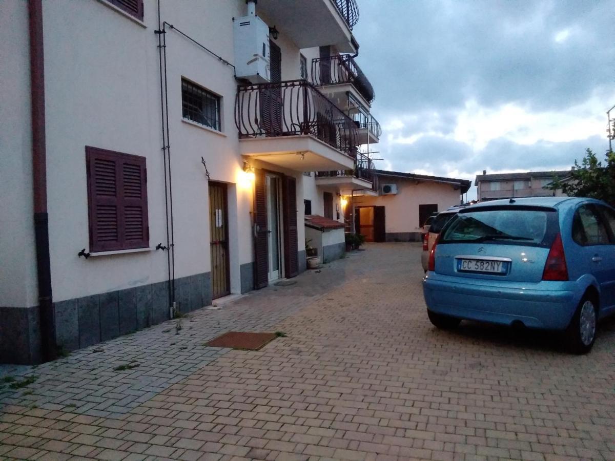 פיומיצ'ינו A La Vue Chambre Bagno Condiviso Shared Both2Piano No Lift No Navetta A Pagamento Aria Condizionata Ed Extra Bed 3 Minuti A Piedi Da Bus Per Fiera Di Roma מראה חיצוני תמונה