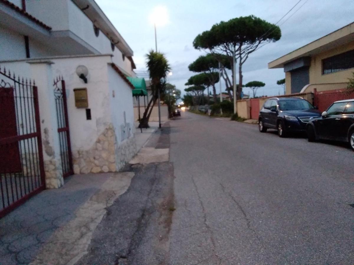 פיומיצ'ינו A La Vue Chambre Bagno Condiviso Shared Both2Piano No Lift No Navetta A Pagamento Aria Condizionata Ed Extra Bed 3 Minuti A Piedi Da Bus Per Fiera Di Roma מראה חיצוני תמונה