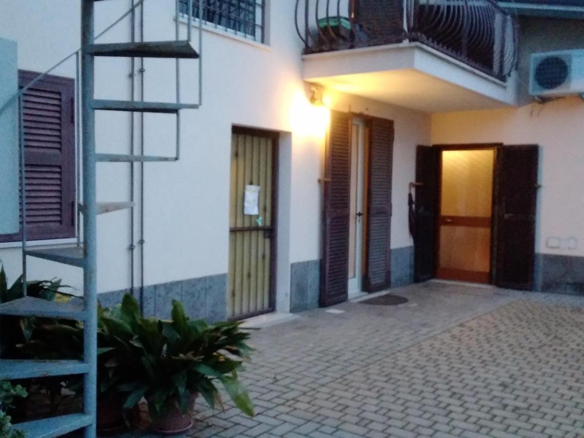 פיומיצ'ינו A La Vue Chambre Bagno Condiviso Shared Both2Piano No Lift No Navetta A Pagamento Aria Condizionata Ed Extra Bed 3 Minuti A Piedi Da Bus Per Fiera Di Roma מראה חיצוני תמונה
