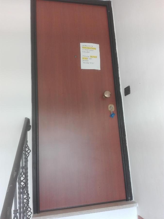 פיומיצ'ינו A La Vue Chambre Bagno Condiviso Shared Both2Piano No Lift No Navetta A Pagamento Aria Condizionata Ed Extra Bed 3 Minuti A Piedi Da Bus Per Fiera Di Roma מראה חיצוני תמונה