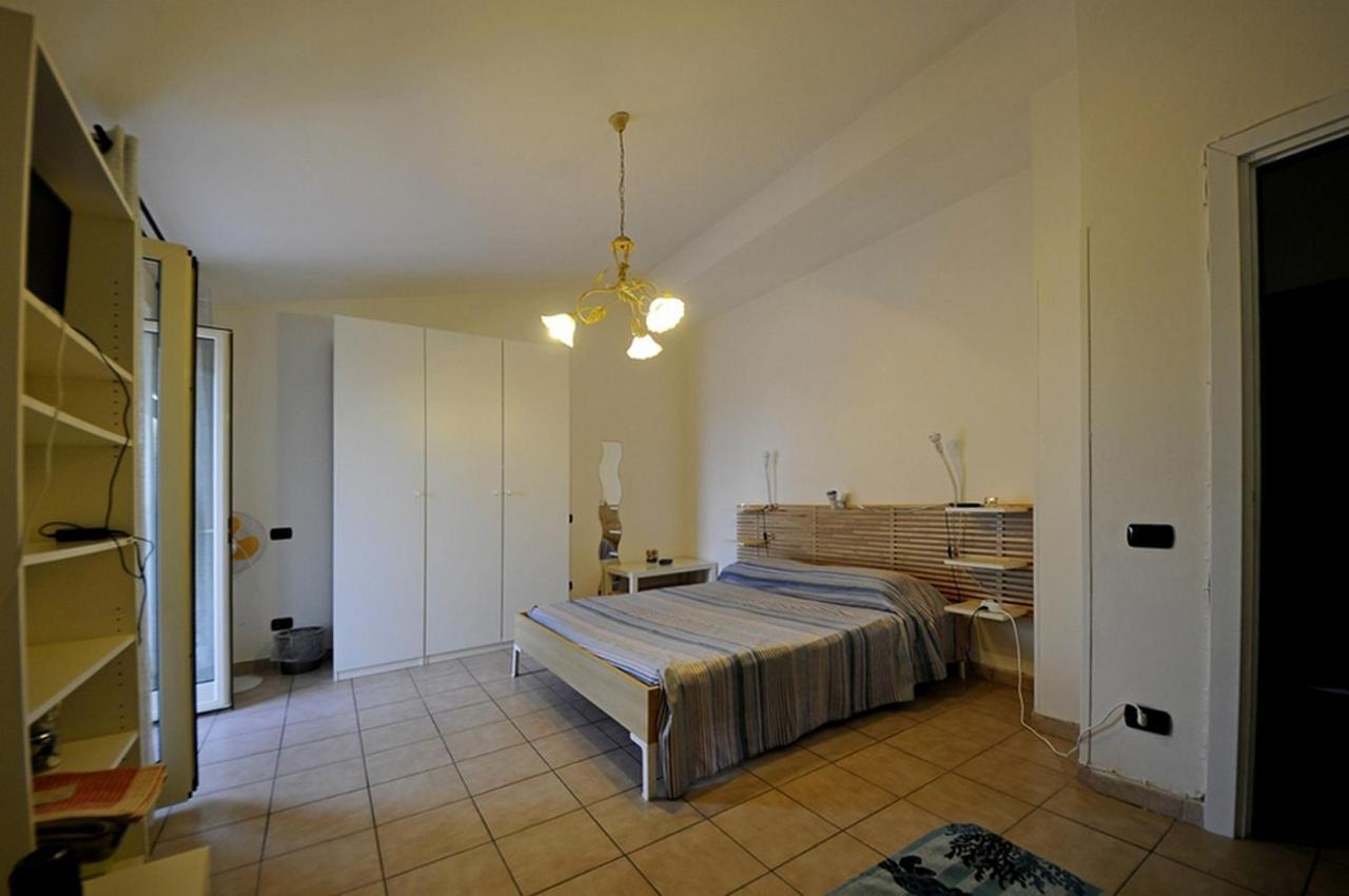 פיומיצ'ינו A La Vue Chambre Bagno Condiviso Shared Both2Piano No Lift No Navetta A Pagamento Aria Condizionata Ed Extra Bed 3 Minuti A Piedi Da Bus Per Fiera Di Roma מראה חיצוני תמונה